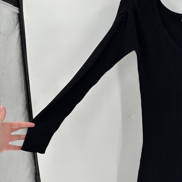 Guess Black V-Neck Long Sleeve Ribbed Knit Bodycon Sweater Dress Size Medium - Picture 3 of 10